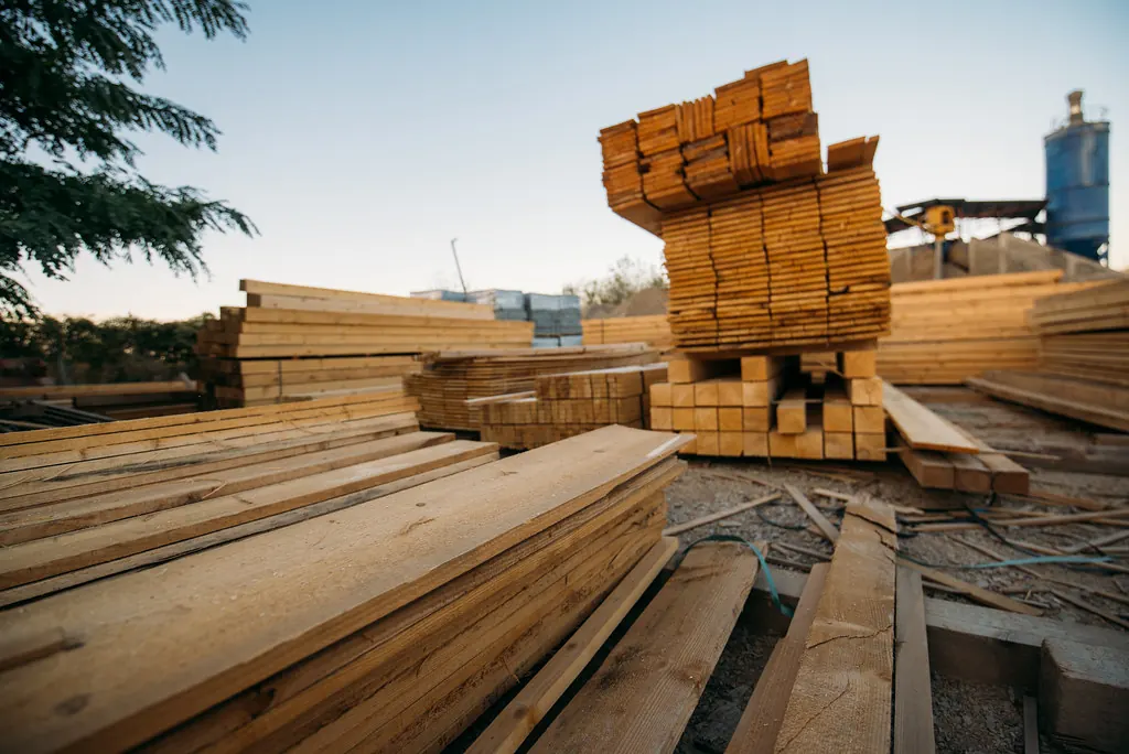 Piles de bois débité